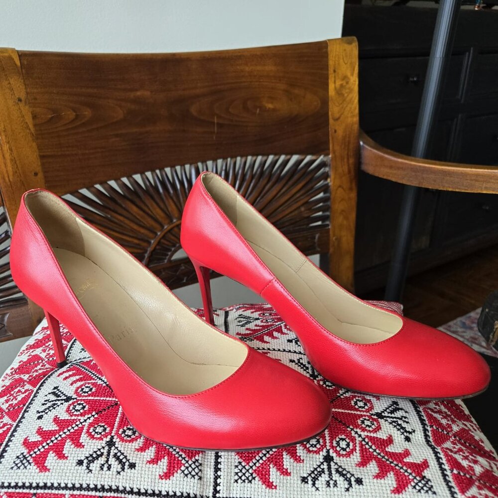 Shoes - new (size 7 US, 38 Eur)